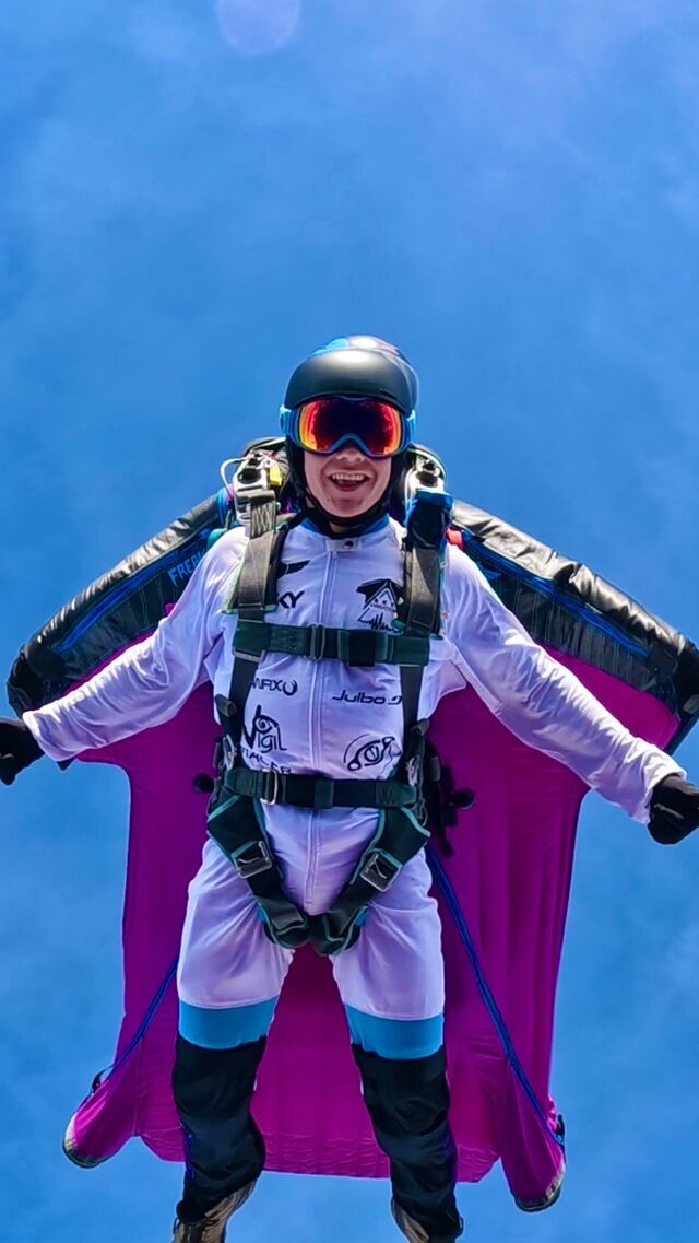 Nolan came along for a tandem wingsuit jump to celebrate his birthday, an exceptional gift from his dad made last December with our Team Sky Vibration. 🤩A unique moment, mixing, emotion and adrenaline and a gift that is not ready to forget. Thank you for your trust 💜🦅 : @vincent_descols_le_blond @ambroise_serrano @cedricnoel_ws If you too would like to offer an exceptional gift, our gift vouchers are finally available directly from our website.#skyvibration #wingsuit #winsuits #skydiver #skydiving #sky #helicopter  #FlightDream #gift #giftideas