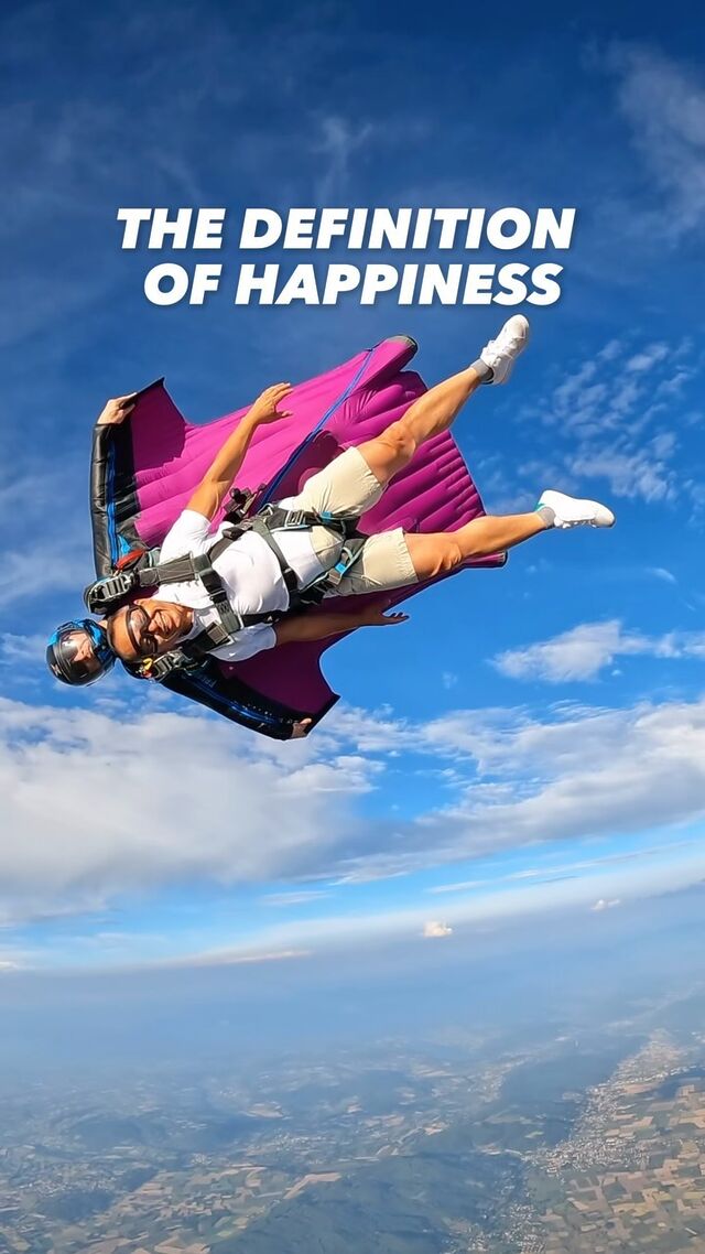 Your smiles, the joy on your face during a Wingsuit Tandem ! Thank you for being you 😁🫶🦅 : @vincent_descols_le_blond #wingsuit #skyvibration #tandemwingsuit #skydiving #wingsuittandem #wingsuiteverydamnday #smile