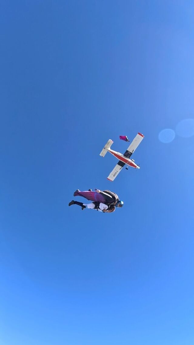 Ready to take flight 🔥😍Skyvibration is first and foremost a group of people with a passion for flying, travelling and meeting new people...@vincent_descols_le_blond and @marinedescols , the founders, are both wingsuiters, and created Skyvibration to offer as many people as possible the possibility of jumping in a wingsuit without being skydivers. To achieve this, they have surrounded themselves with qualified professionals specialized in their field. 🌍🪂#wingsuit #skyvibration #tandemwingsuit #skydiving #wingsuiteverydamnday #adventures #wingsuitflying