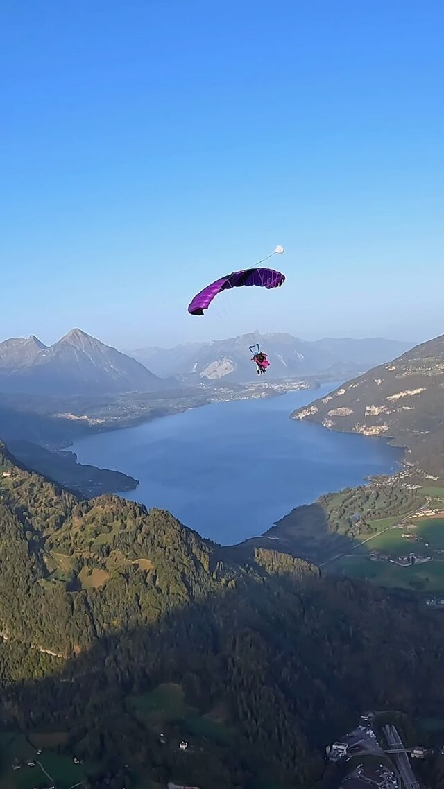 When we talk about wingsuiting, many people wonder how we land... 🪂
Even if we glide efficiently, our speed doesn’t allow us to land safely.
So opening the parachute is essential for landing. Every time!

And the open canopy phase is an integral part of the adventure. It’s a moment of calm, when the adrenalin comes down and we can enjoy the scenery all the better ! 🌅

skyvibration #wingsuit #winsuits #skydiver #skydiving #sky #helicopter #landscape #flight