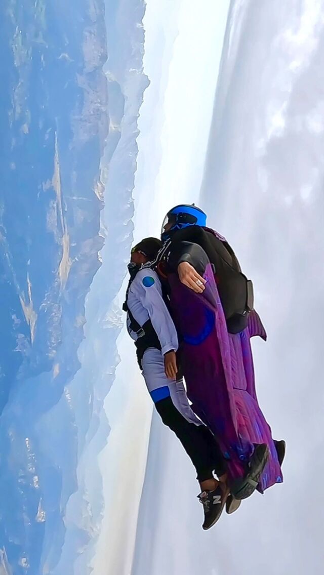 That peaceful moment just after the big jump ! 

The calm after the adrenaline offers that inexplicable feeling of freedom !☁️💜

Don’t dream of exclusivity.
Reserve it 📲 Book your tickets on our website (link in bio) 

🦅 : @vincent_descols_le_blond  @ambroise_serrano 
📽️: @marinedescols 

#wingsuit #skyvibration #wingsuit #winsuits #skydiver #skydiving #sky #helicopter