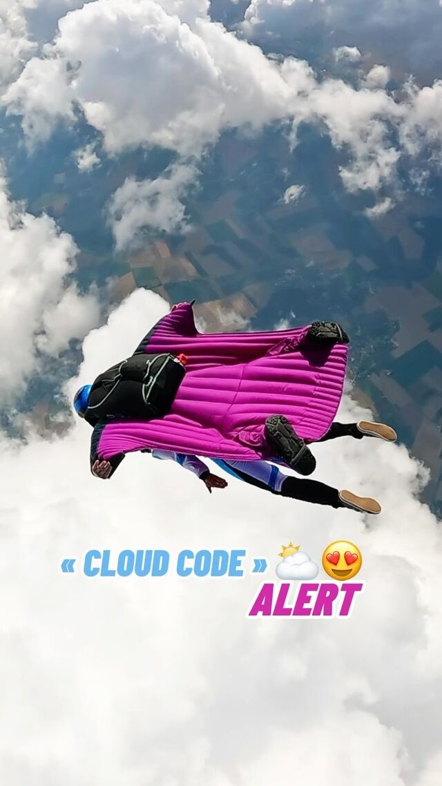 « CLOUD CODE » ALERT 😍☁️A wingsuit flight above and through the clouds☀️💜📽️ : @marinedescols 🦅 : @vincent_descols_le_blond #wingsuit #cloud #fly #flysuit #wingsuiteverydamnday #wingsuitflying #cloudscapes #skyvibration #adventures #clouds #cloudcode #wingsuittandem