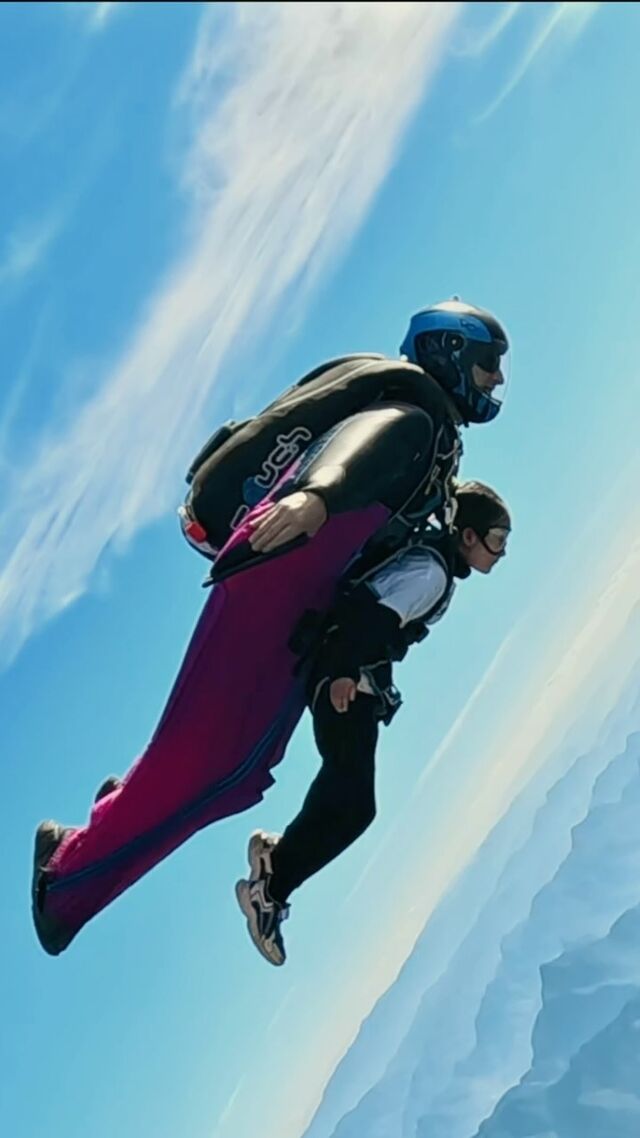 For her first jump, Kelly, at just 9 years old, is the youngest person to have performed a tandem wingsuit in the world! 🪂🚁

A magical jump from a helicopter at an altitude of over 4800 meters flying over the peaceful heights of Nujiang, in Yunnan province located in southwest China.

It was an extraordinary moment when she was able to experience the magic of flight for the very first time! An unforgettable experience that will remain engraved in her memory ☁️🚀

Ready to cross the sky’s boundaries with SkyVibration? Book your ticket on our website 📲😍

The eagles @vincent_descols_le_blond & @cedricnoel_ws 

Big up for our Chinese ambassador and dear friend @zhankham 🙏💜 we love you bro!

 #FlightDream #wingsuit #gift #giftideas #wingsuit  #skyvibration #wingsuits