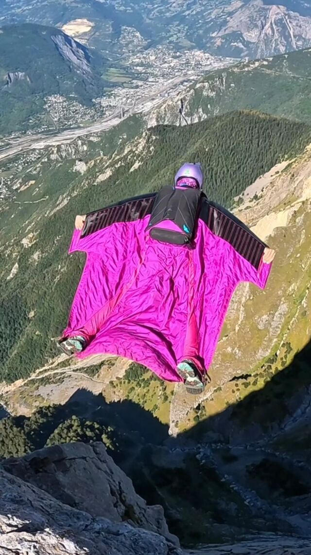 POV: Jumping off a cliff in a wingsuit 🏔️Basejump from the top of the mountains. The sensation of freedom !! ⚡️@marinedescols and @vincent_descols_le_blond share the adventure and adrenaline of jumping together, skimming the cliffs up close. A jump that defies gravity thanks to the glide of the Wingsuit ! 😍🪂#wingsuit #basejumping #cliff #wingsuiteverydamnday #wingsuitbase #wingsuits #wingsuitskydiving #wingsuitbasejump #skydiving #skydive