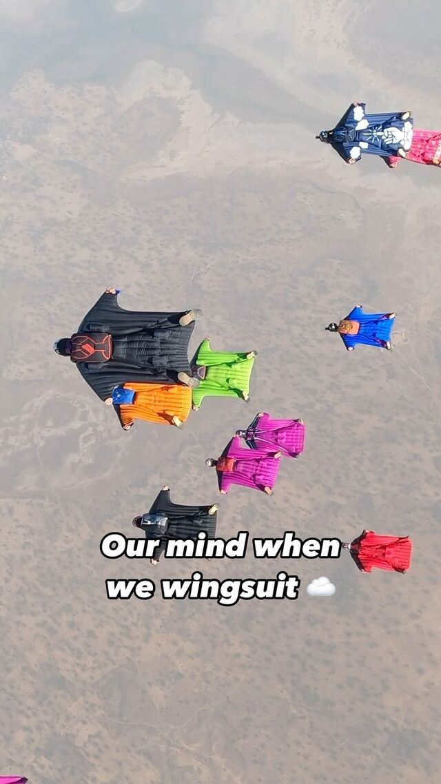 Freedom 🪽🎥@skyvibration @vincent_descols_le_blond @marinedescols @ambroise_serrano #skydive #trend #reels #instagood #goodvibes#freedom #mind #sunset #sunsets #wingsuit #skyvibration