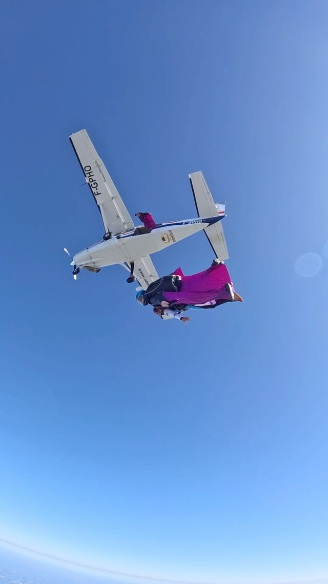 👀Flying over Mont-Saint-Michel Sandrine did it. For her birthday, her son gave her a wingsuit jump. 🎂10 years earlier, she had already attempted a tandem parachute jump. 👉 10 years later, she tried the Wingsuit to celebrate her birthday in an original setting, well known in her region and in France... above Mont Saint-Michel.🦅 : @vincent_descols_le_blond 📹 : @marinedescols @cedricnoel_ws #wingsuit #birthday #montsaintmichel #fly #skydiving #tandem #wingsuittandem #tandemwing #giftideas