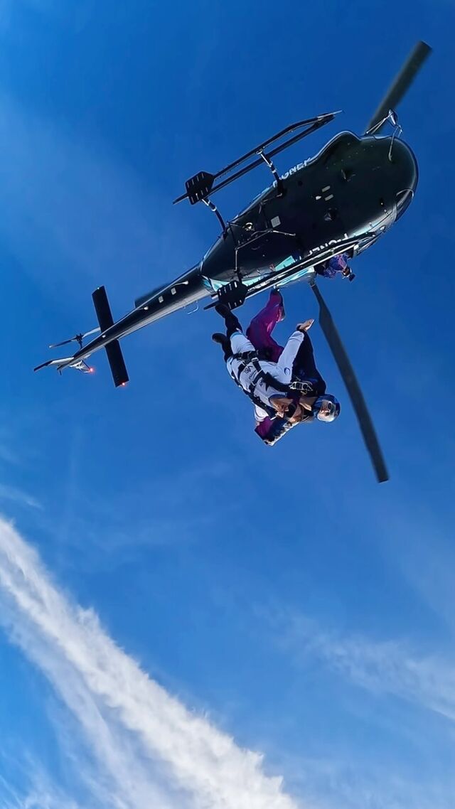 🚁Barrel Roll as you exit the helicopter in a Wingsuit Tandem

That unique feeling when you jump into the void! 🤘🔥

🦅 @vincent_descols_le_blond 
📹 @cedricnoel_ws 
__________________

#wingsuit #helicopter #tandem #wingsuitflying #tandemwingsuit #wingsuittandem #skyvibration #skydive #skydiving