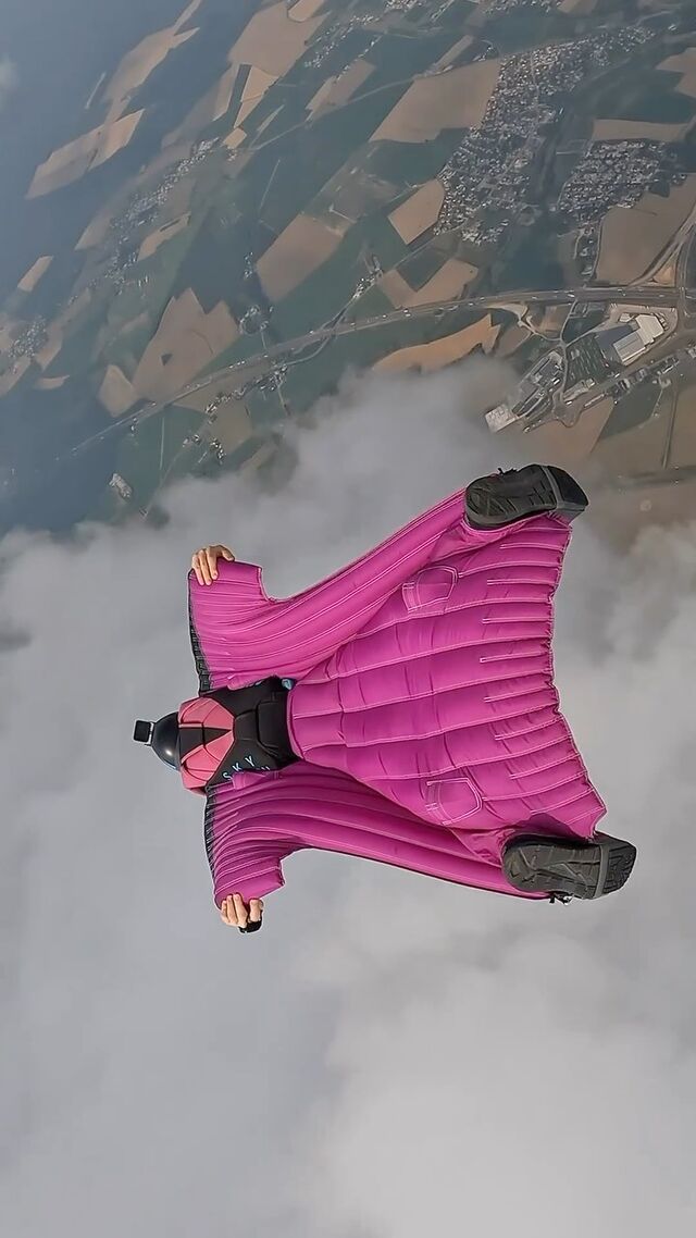 Stepping in a universe where everything feels slow mo.
Chasing clouds is our favorite kind of date. 💜

@vincent_descols_le_blond 
📹 @marinedescols 

Thanks to our partners :
@squirrel.ws 
@tonfly_official 
@uptvector 
@vigil_aad 
@julbo_eyewear 
@flysightgps 

#wingsuit #codeclouds #cloudstagram #skydiving #skydivegram #wingsuiter